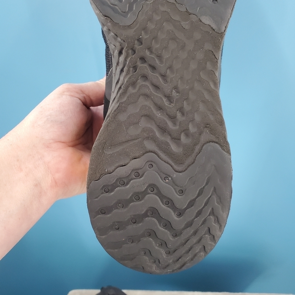 Nike black and gold Odyssey 11 flawed - Picture 7 of 16